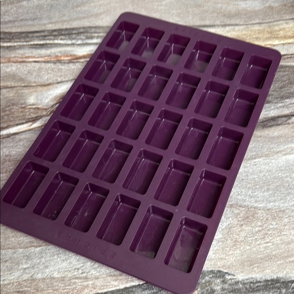 Pur Purple Silicone Ice Cube Tray - Picture 1 of 3